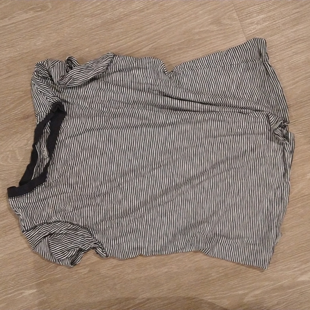 Universal thread size XXL striped tee shirt